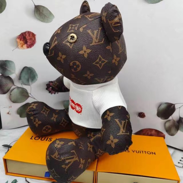 Detail of the strap of the bulldog doll handbag