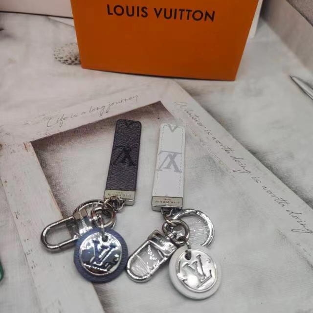 Engraved leather keychain with keys
