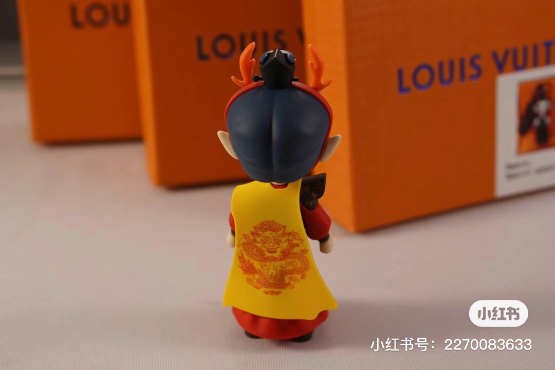 Details on dragon keychain