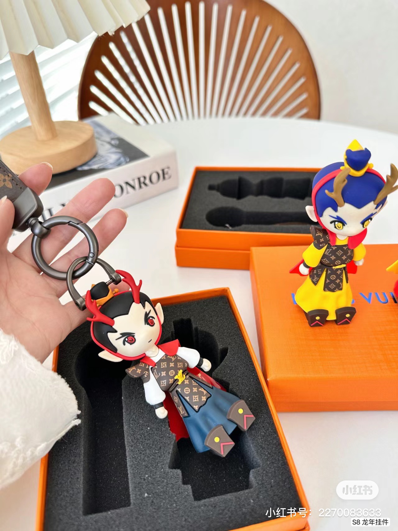 Close-up of the dragon keychain texture