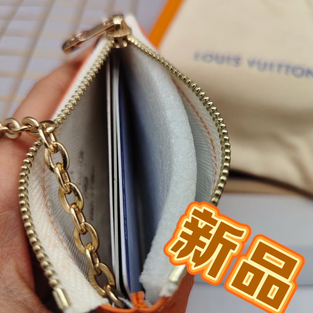 Leather eyeglass case texture