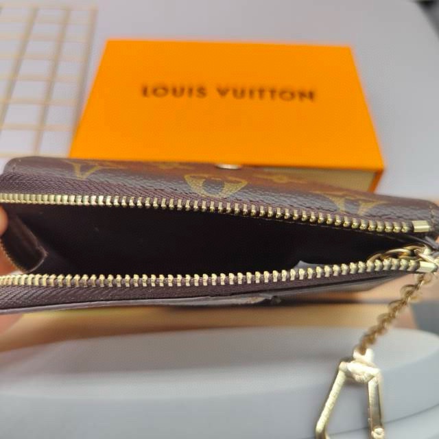 Close-up of the leather texture on the card holder