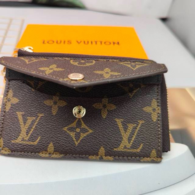 Leather card holder holding multiple cards