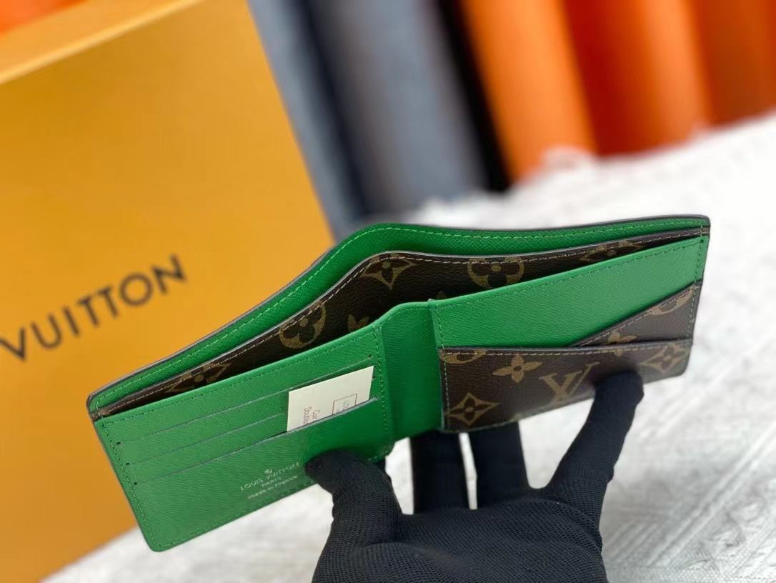 Short leather wallet with cards