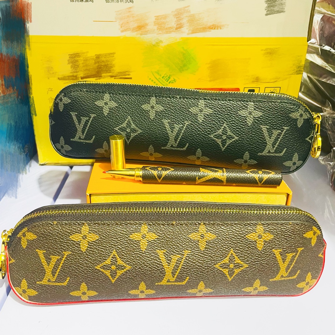 Mini Leather Top Handle Bag - Top Handle Detail Close-up of the top handle on the mini leather bag