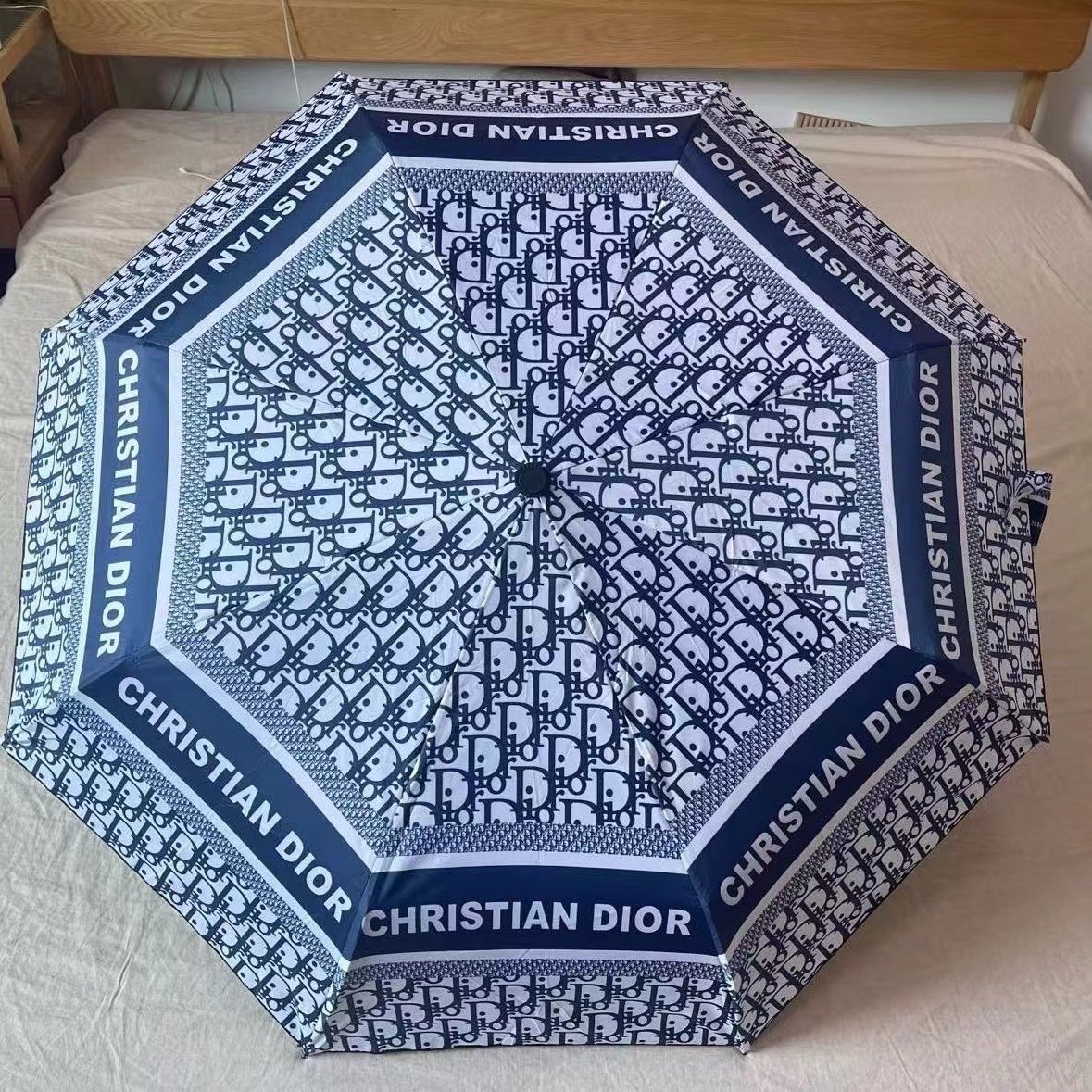 Closed luxury windproof umbrella