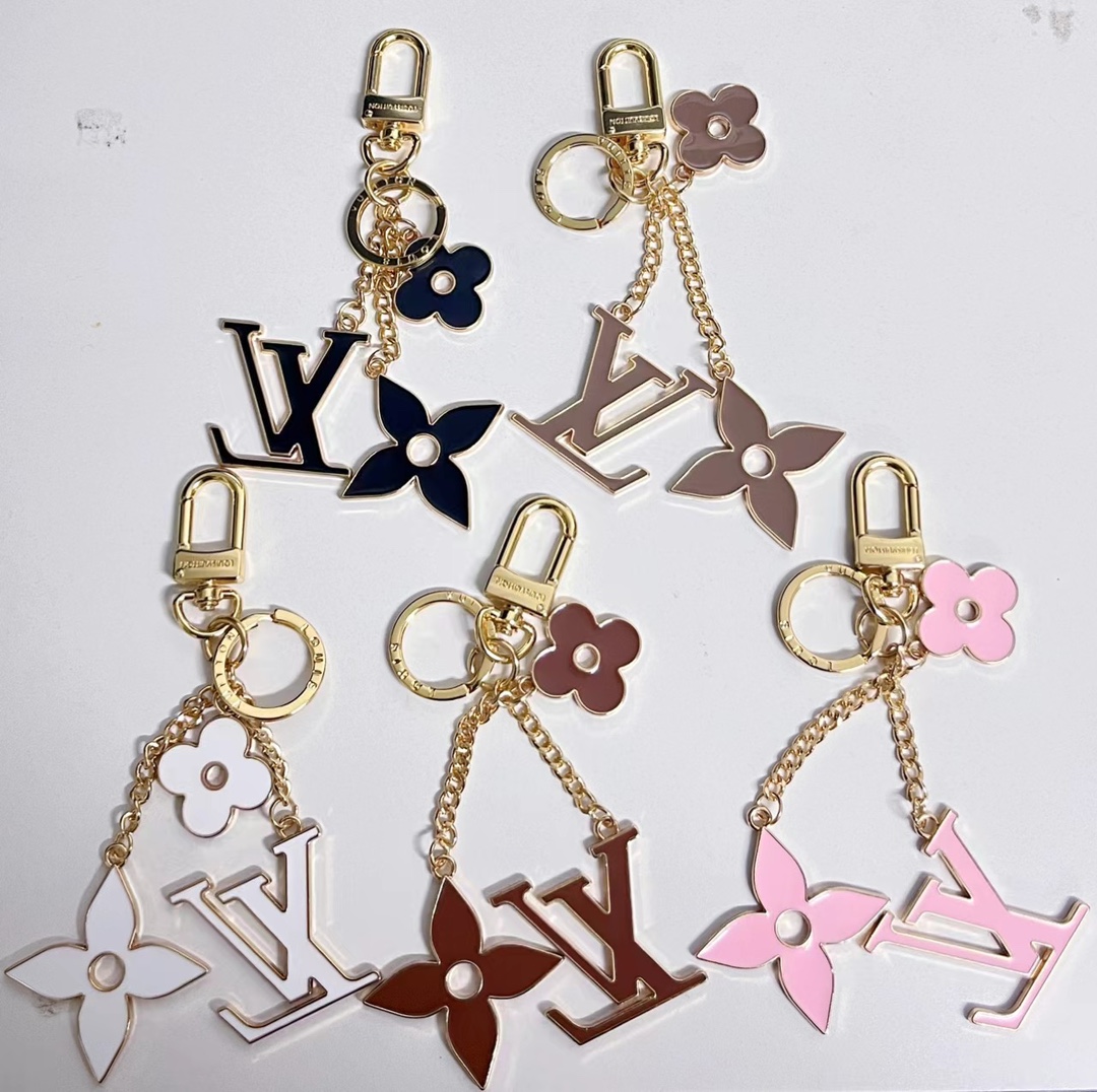 Premium metal flower keychain.