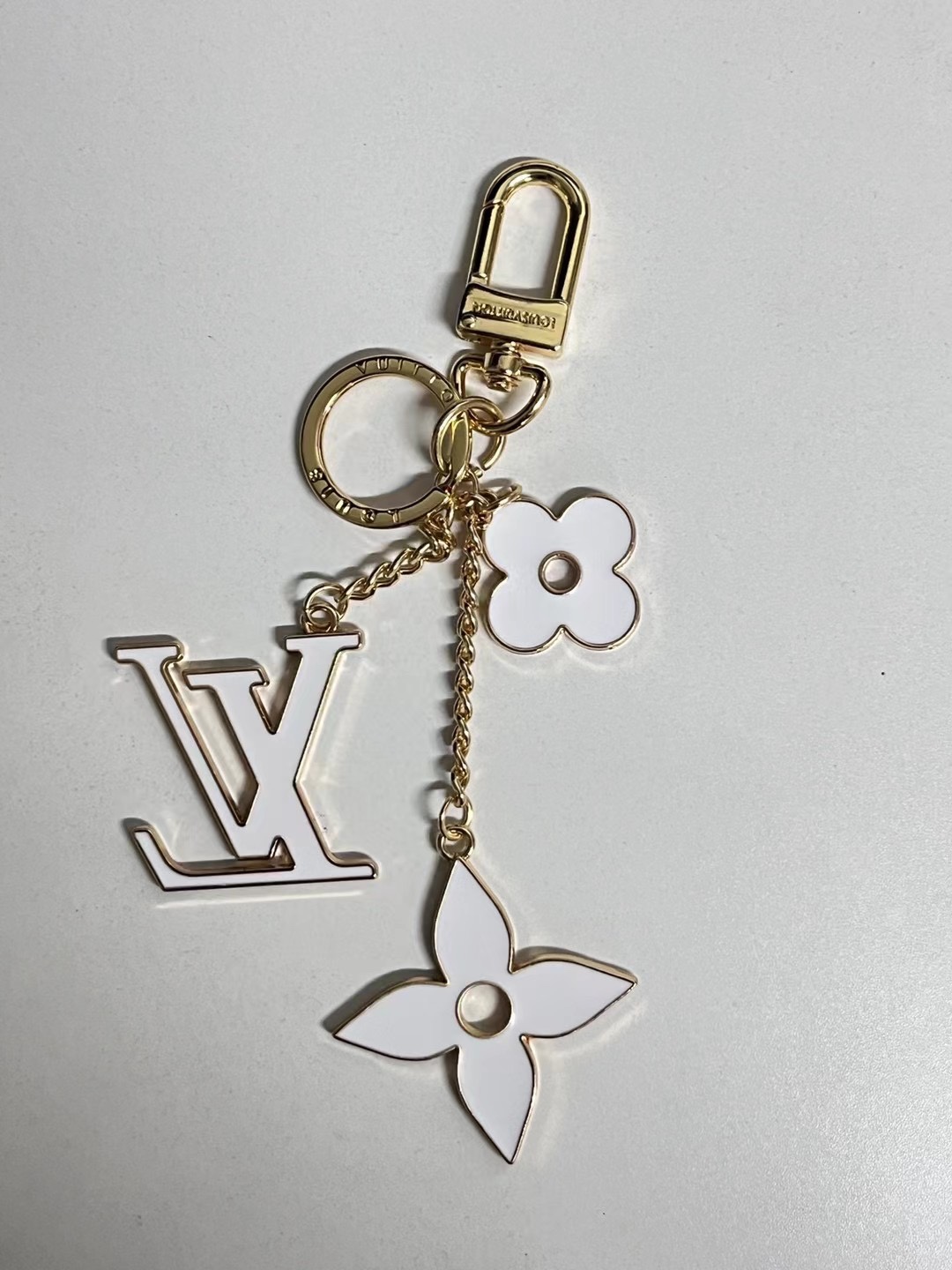 Metal flower keychain - color variation.