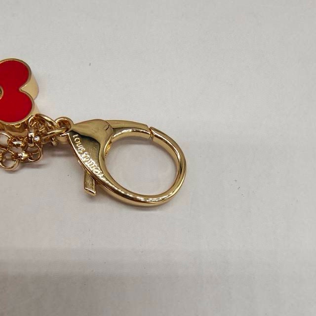 Leather and metal keychain detail