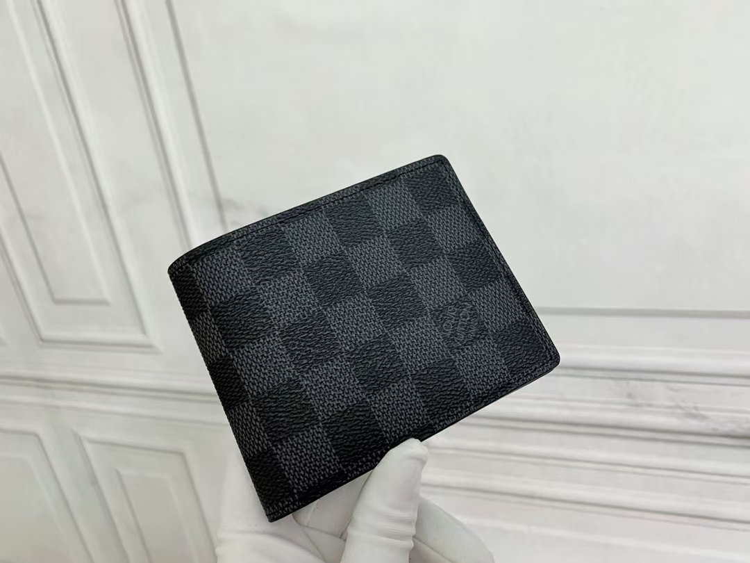 Leather wallet RFID protection