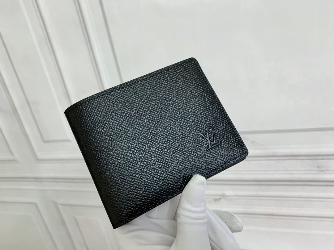 Leather wallet coin pocket