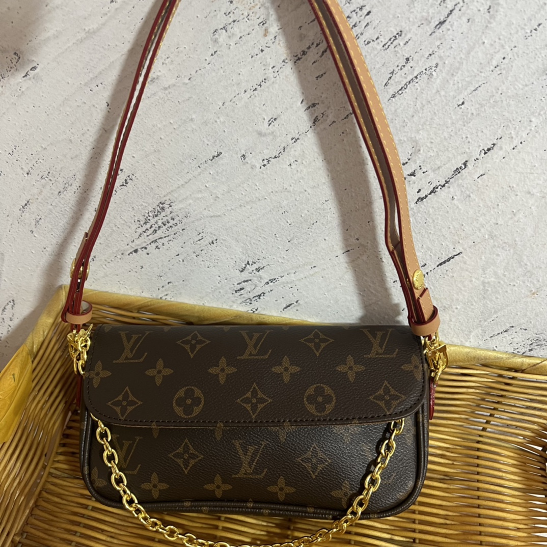 Luxury leather crossbody bag hardware detail