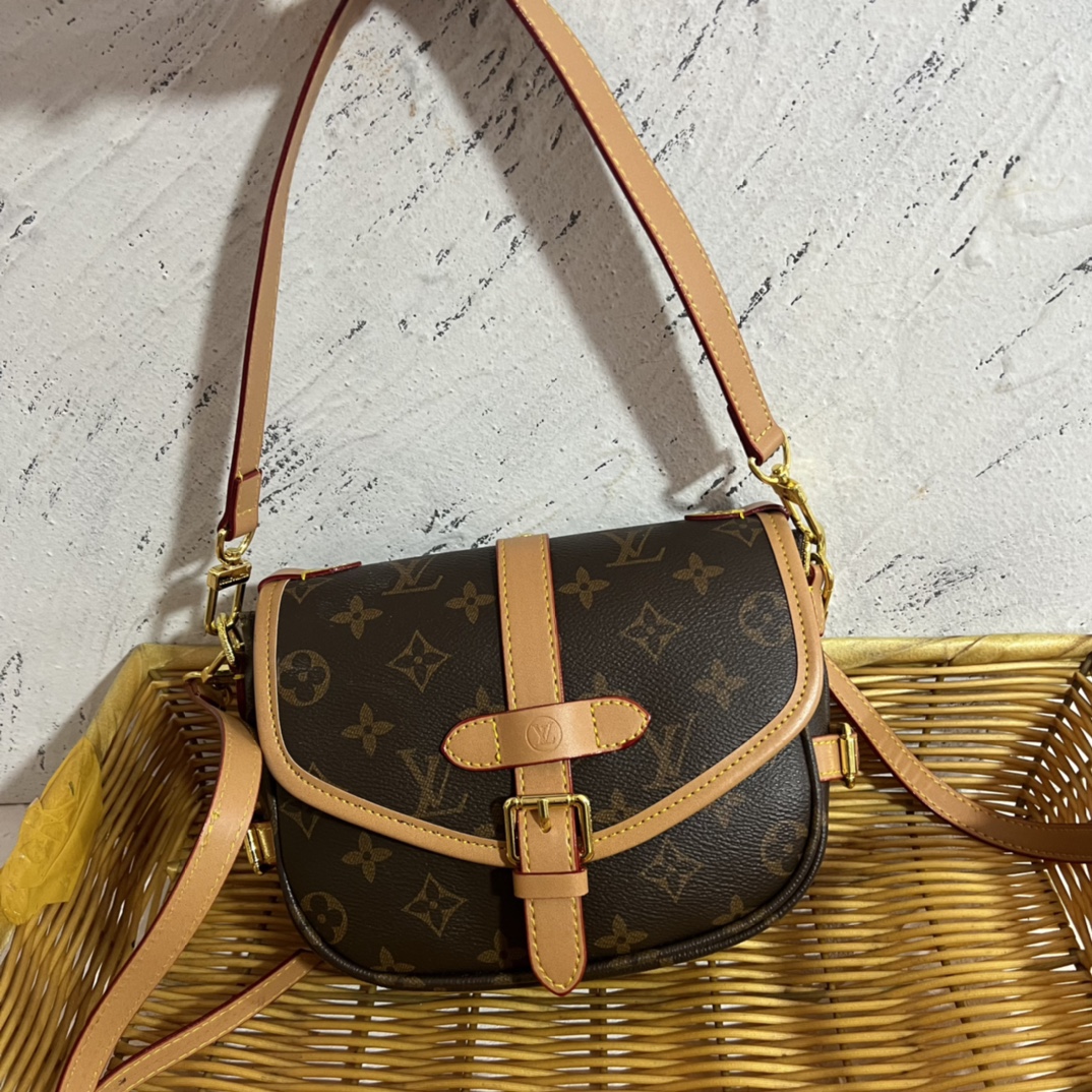 Genuine leather crossbody bag, close-up texture