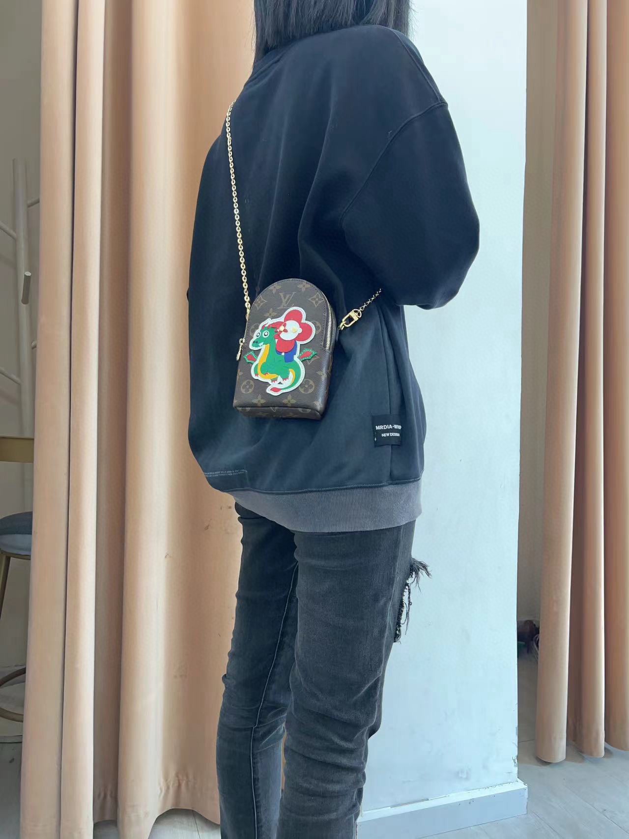 Green Dragon Leather Crossbody Bag hardware detail
