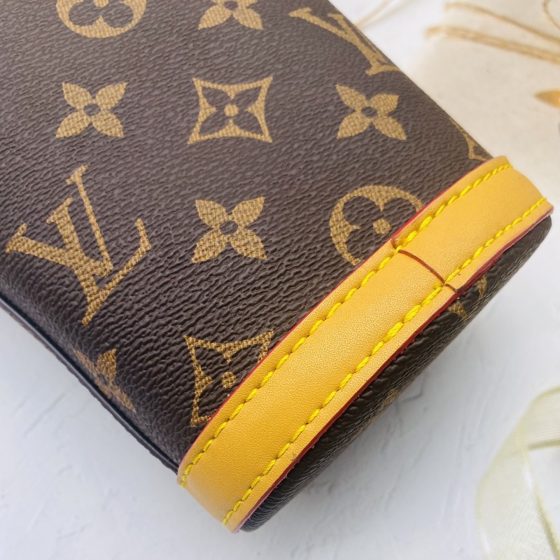 Leather Shoulder Strap detail