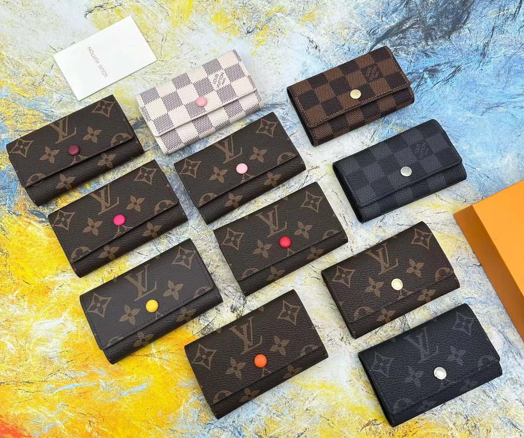Genuine leather keychain, leather detail