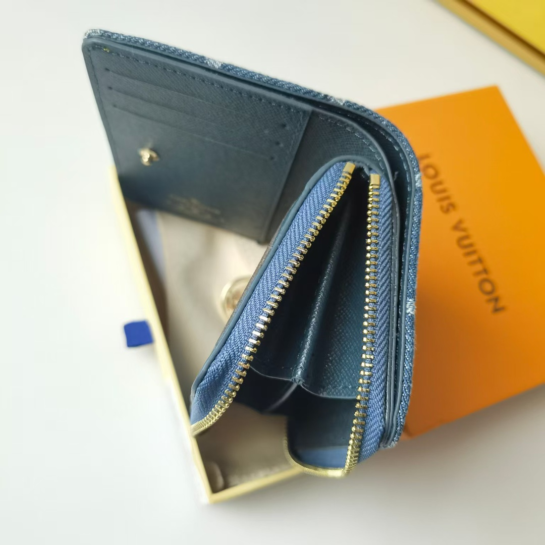 Slim Leather Bifold Wallet Open View