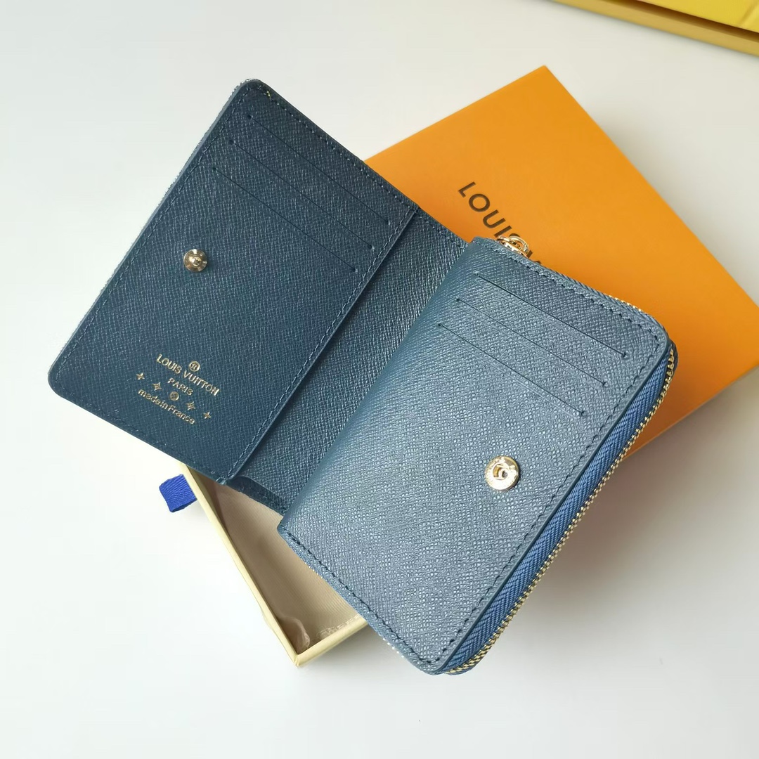 Slim Leather Bifold Wallet Close-up Texture