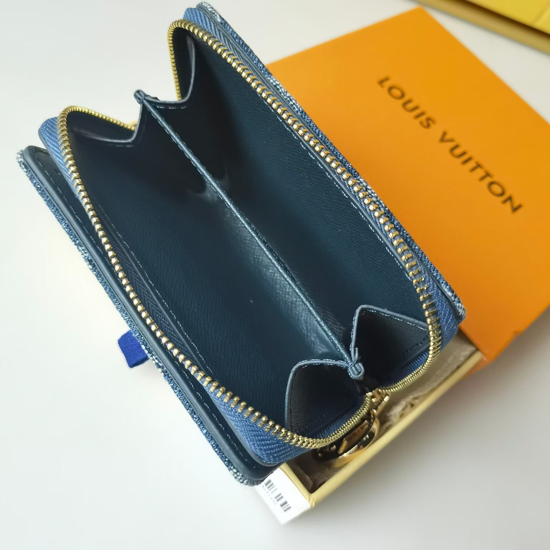 Slim Leather Bifold Wallet Product shot