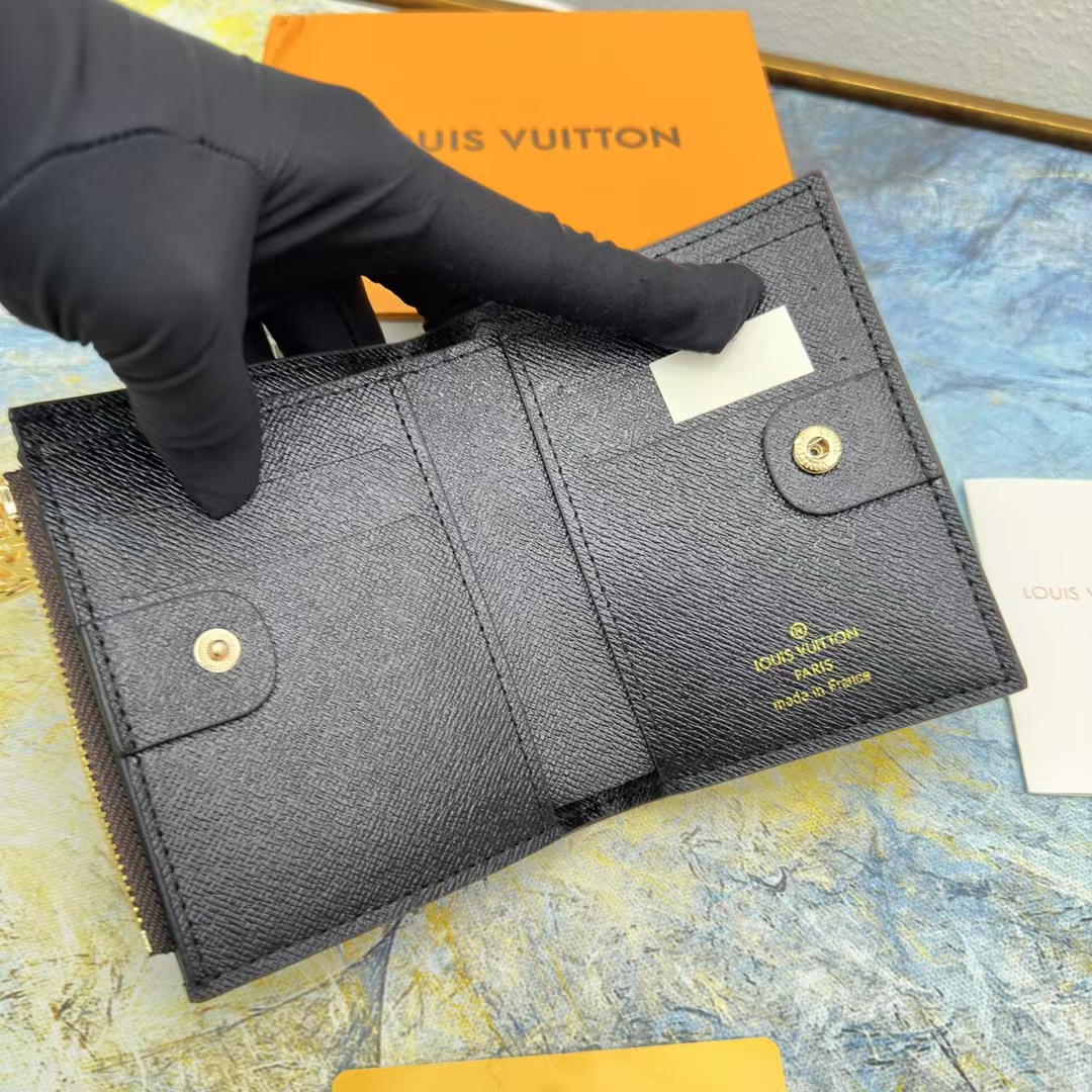 Leather card holder interior view