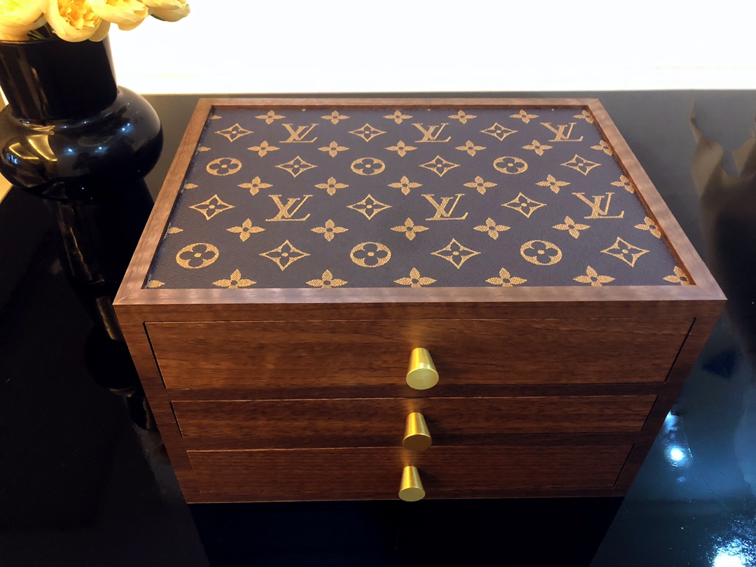 3-Tier jewelry organizer, front view