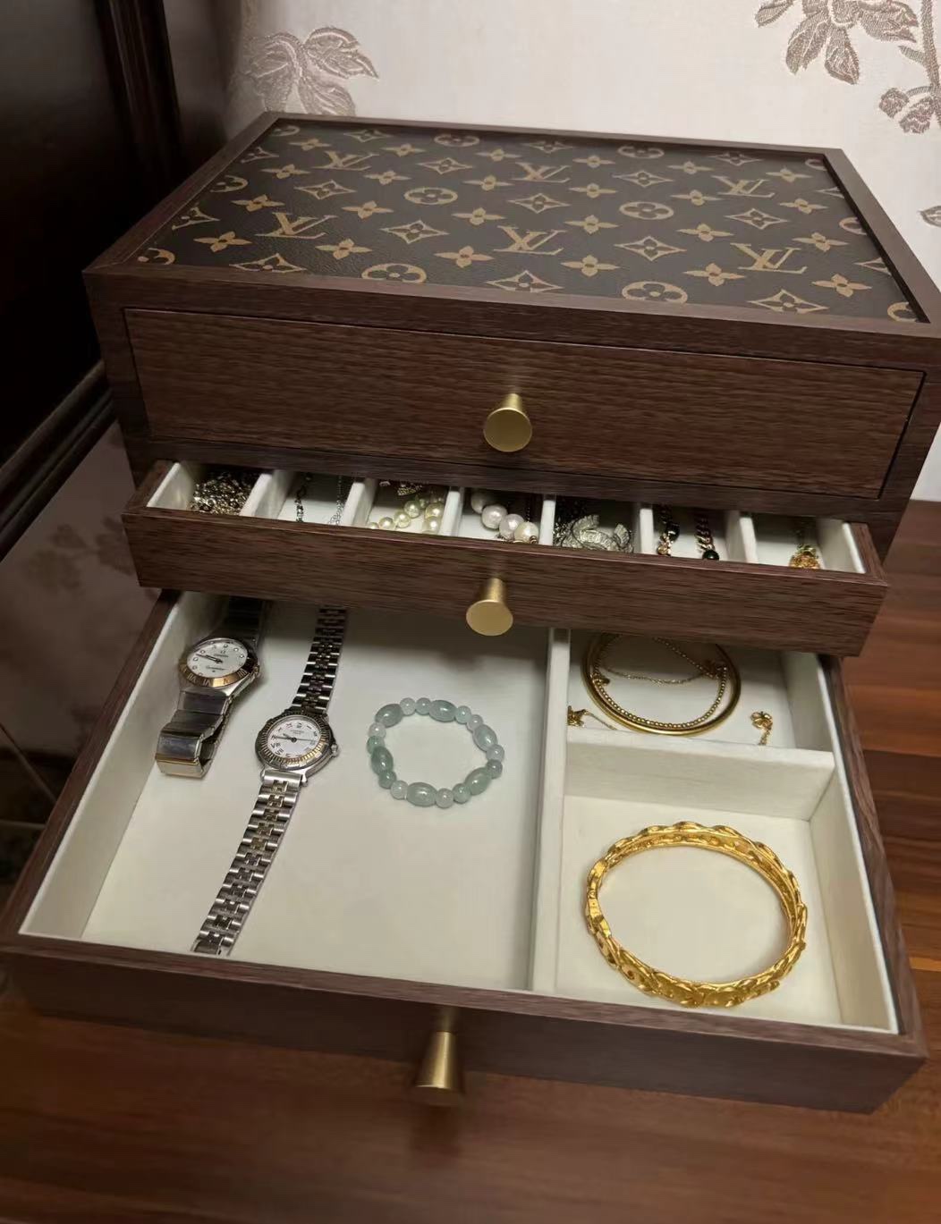 3-Tier jewelry organizer with accessories