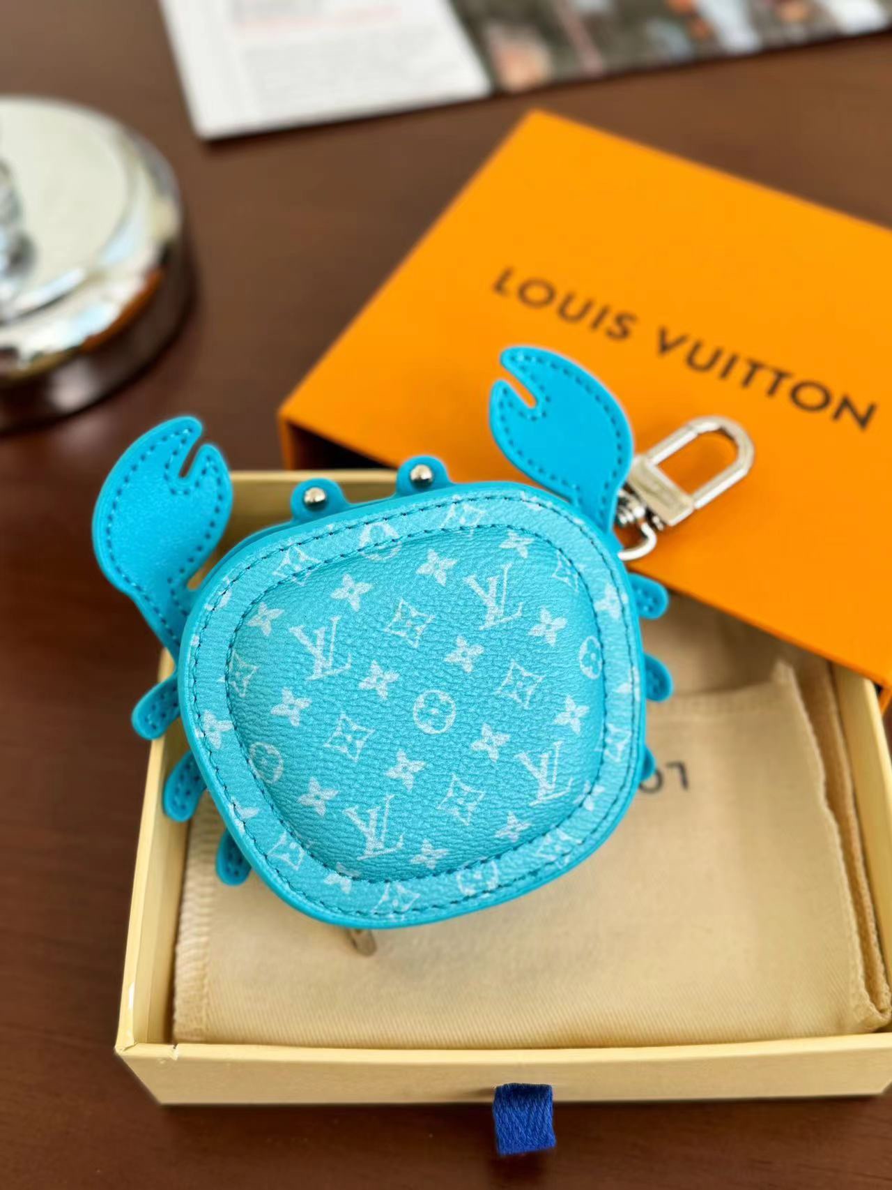 Side profile of the premium keychain