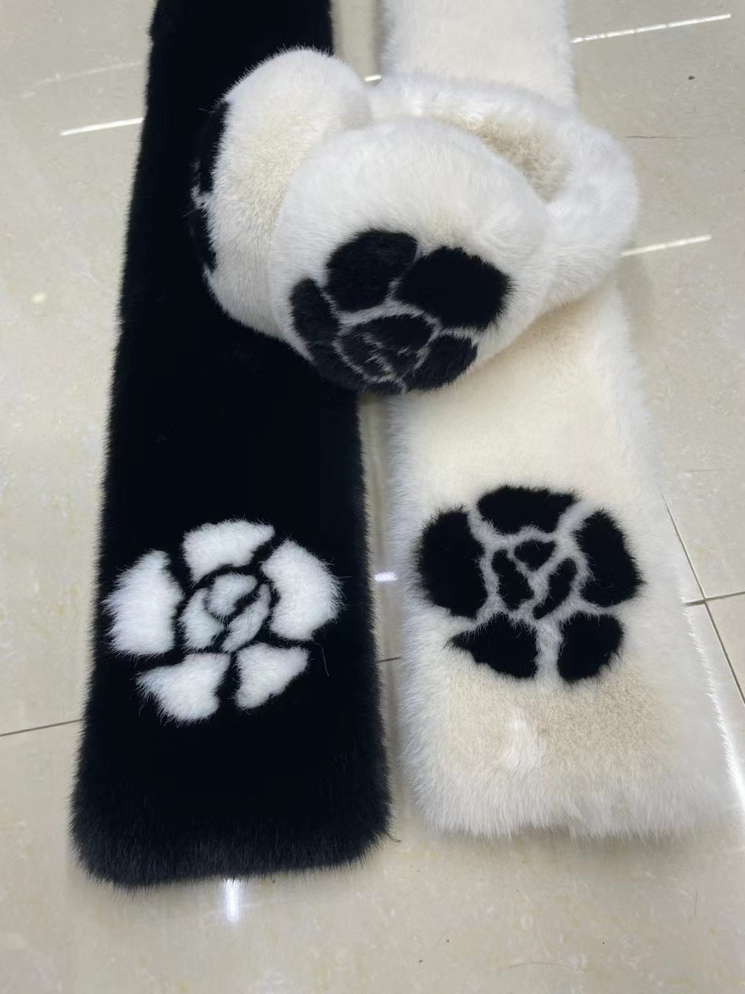 Silk Scarf - Colors and details