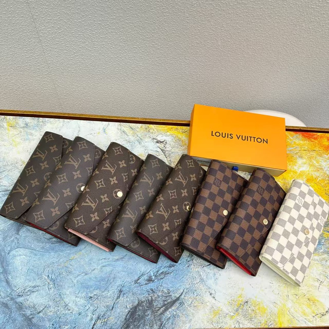 Leather wallet card slots