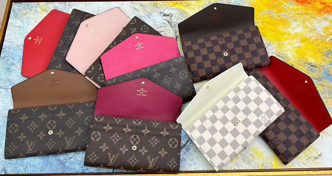 Leather wallet embossed logo