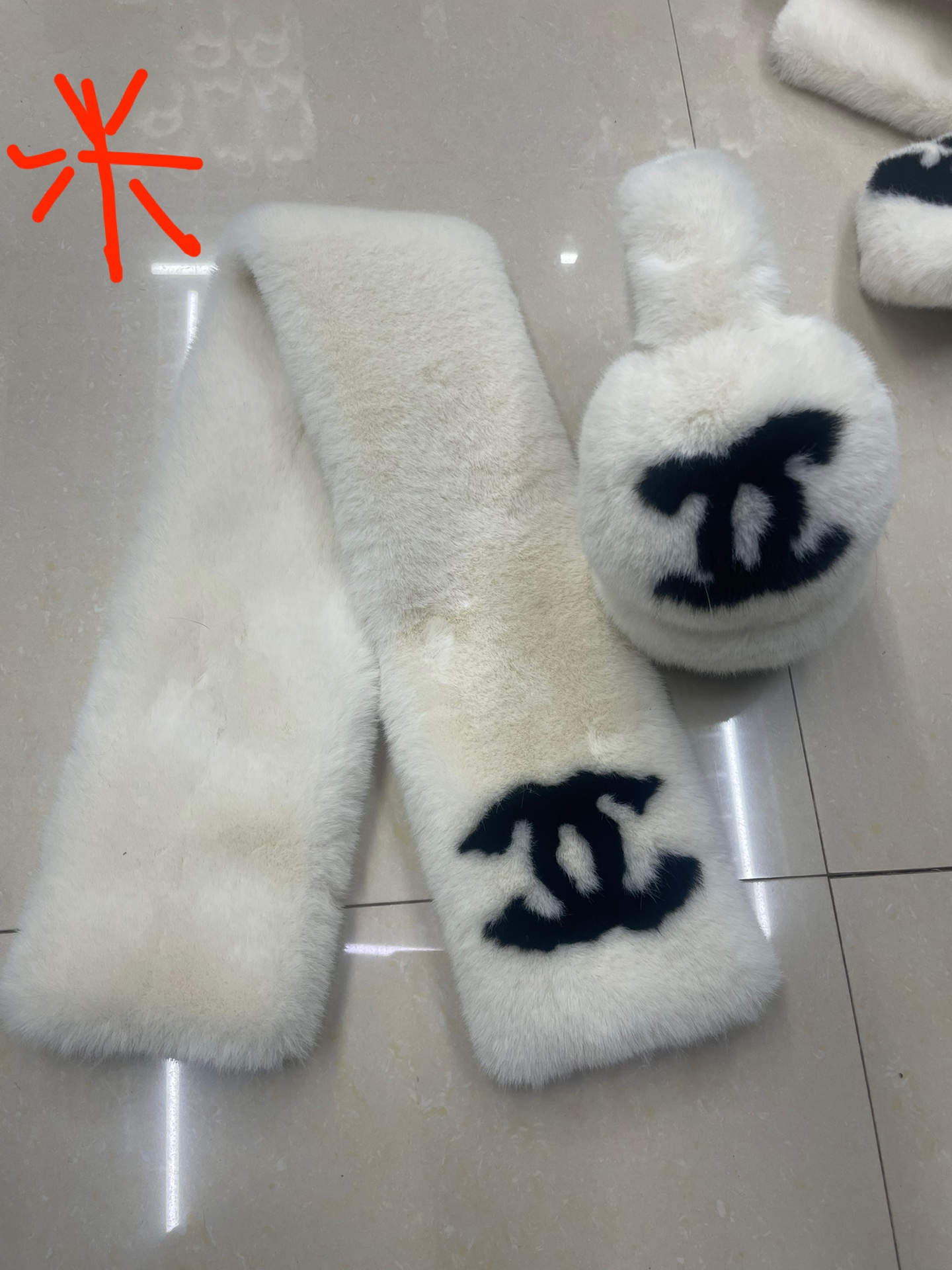 Scarf Set - High quality fabric Close-up of the scarf fabric