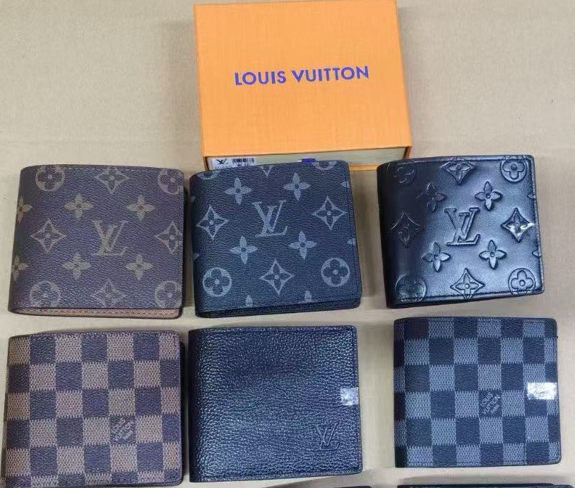 Card slots and compartments of the wallet