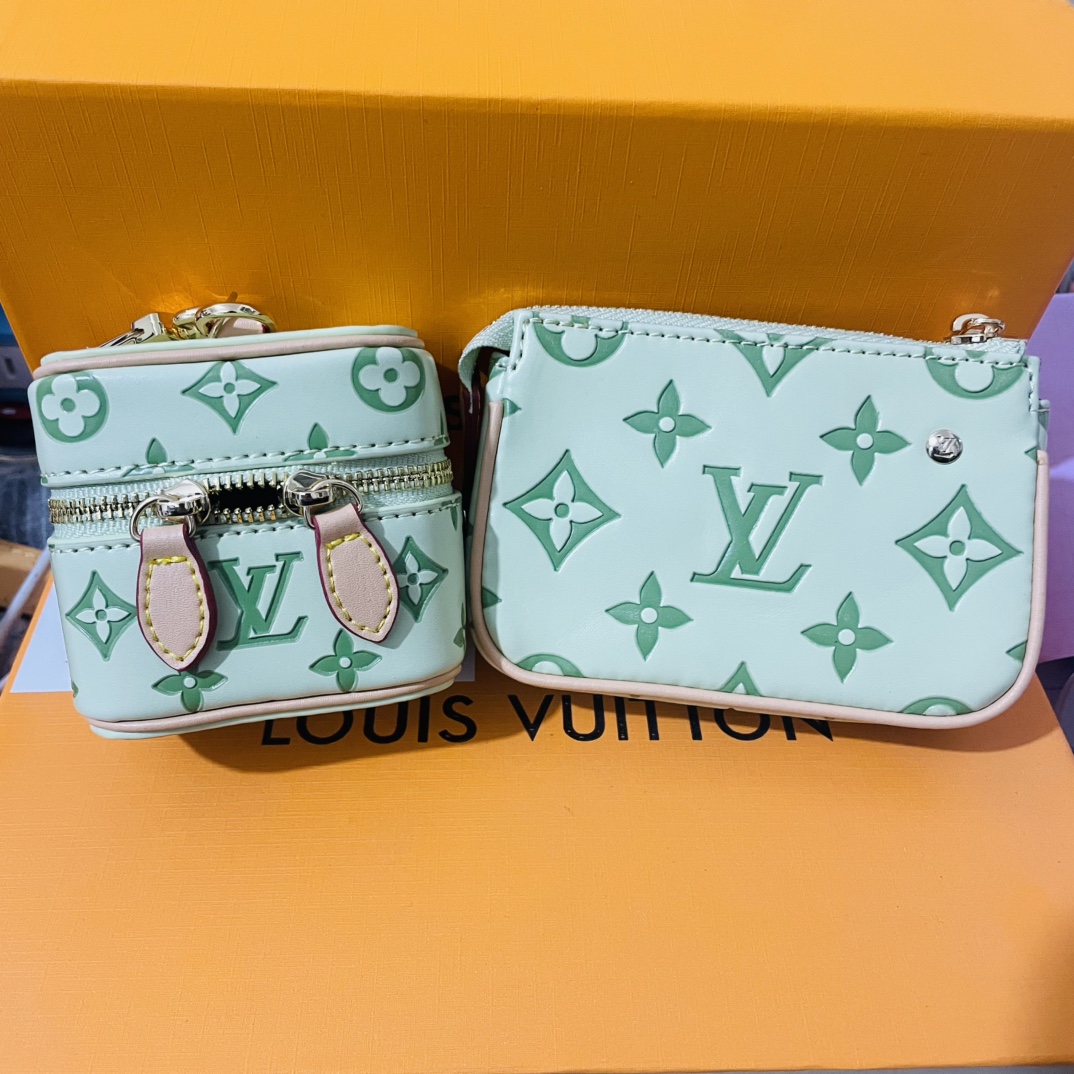 New color mini handbag front view