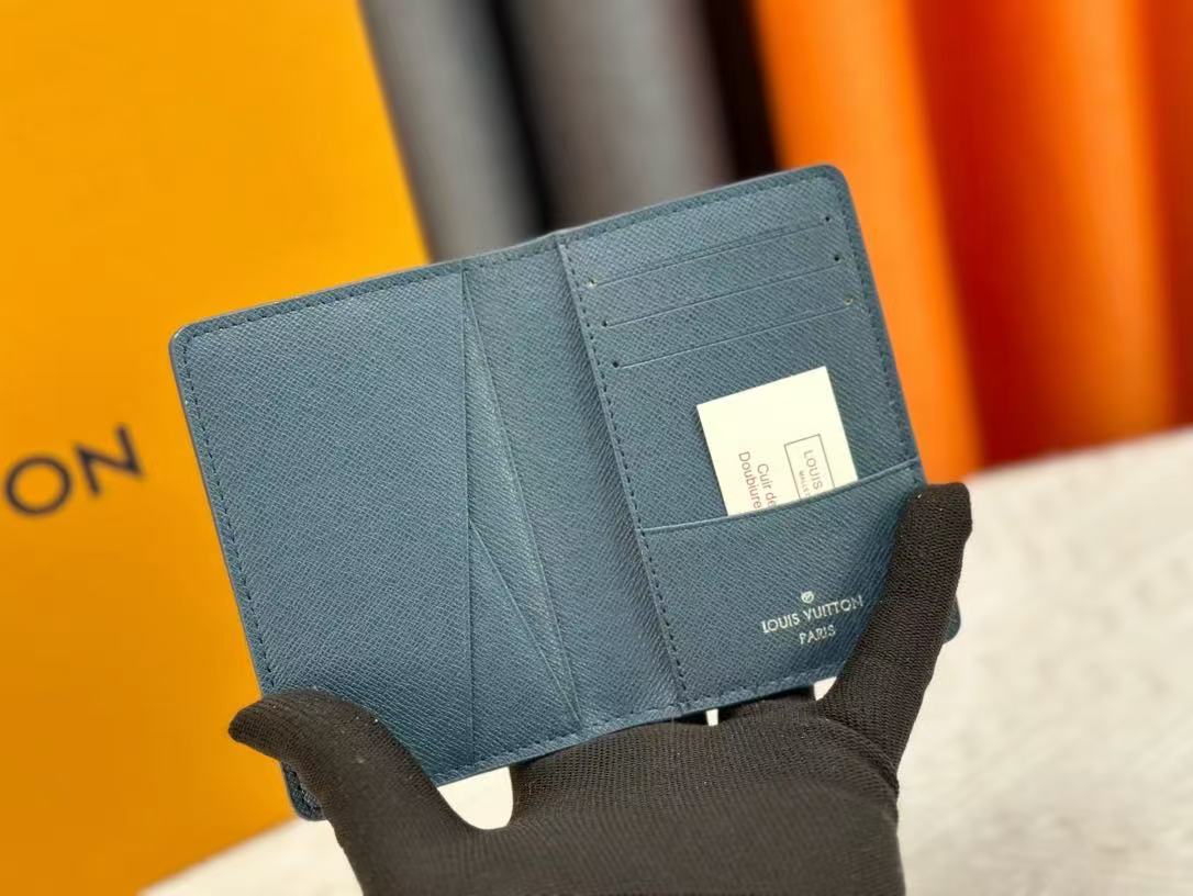 Luxury Leather Card Holder - Close up of Stitching