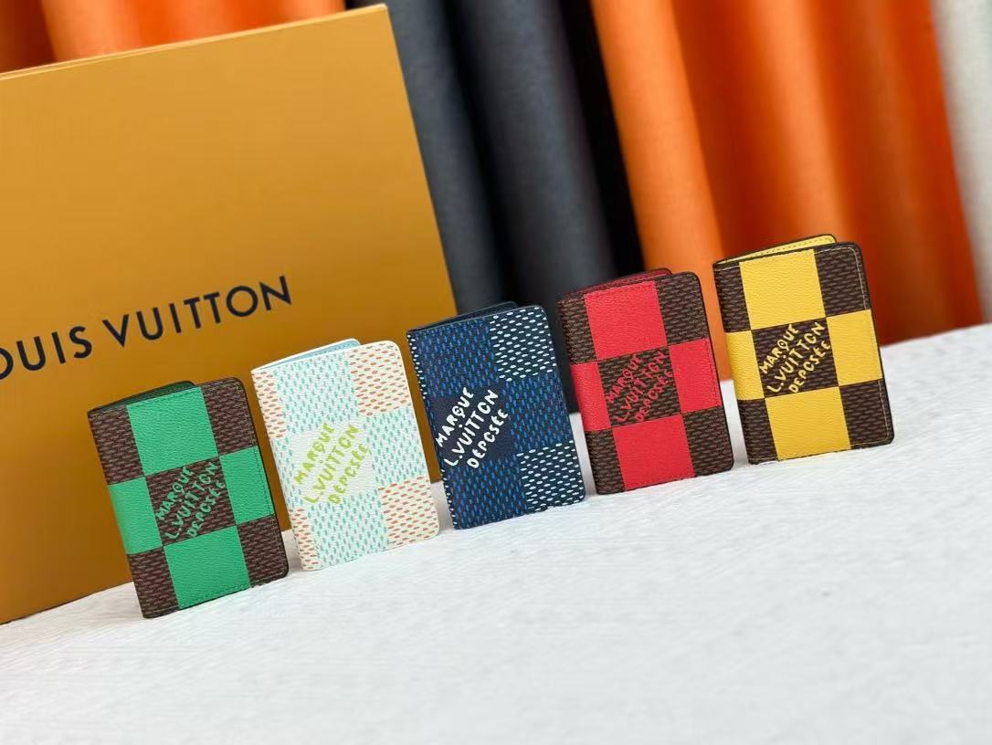 Luxury Leather Card Holder - Detail of the Leather