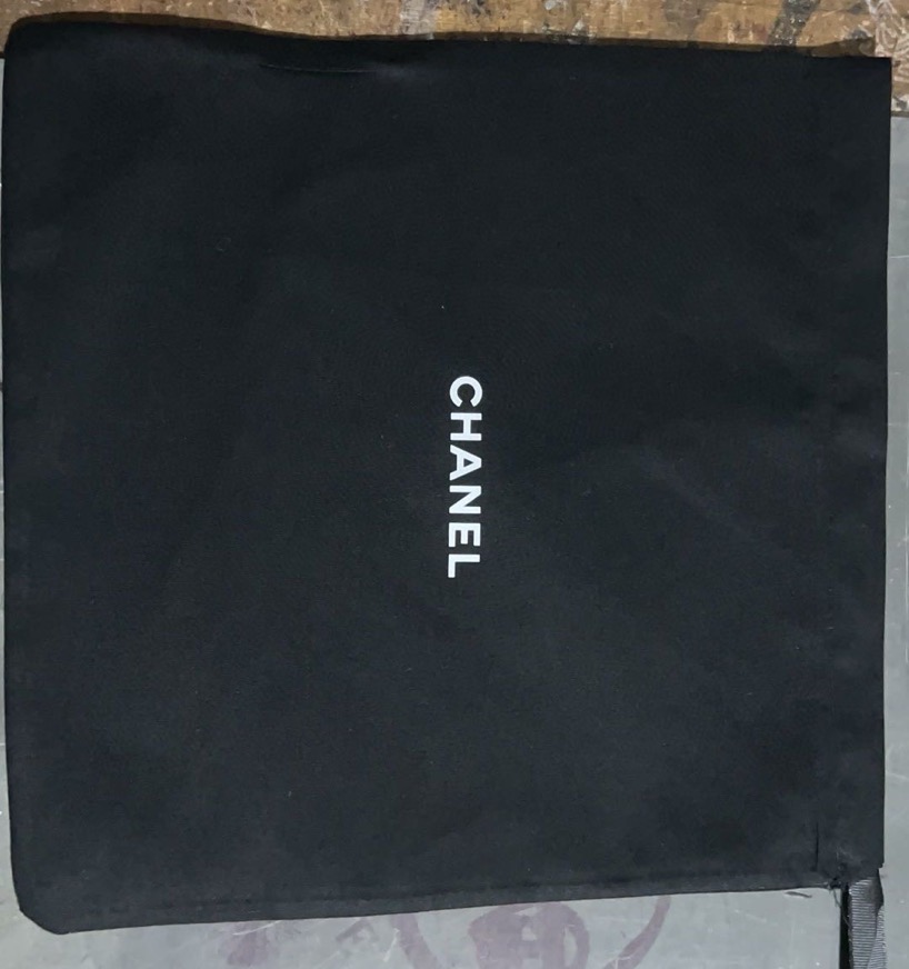 Dust Bag - Close-up of Seams Close-up of dust bag seams