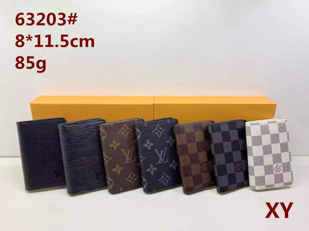 Vertical leather card holder front