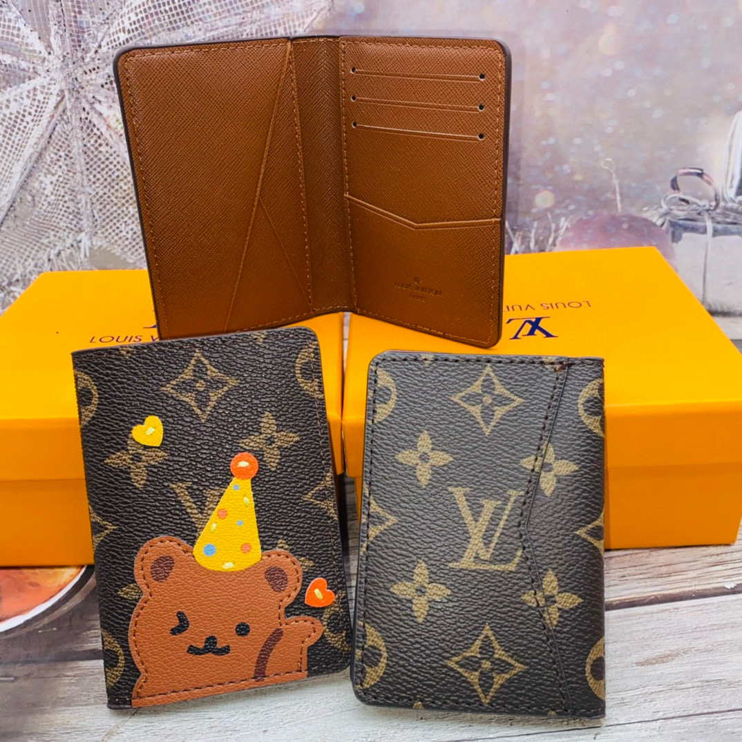 Leather card holder gift packaging
