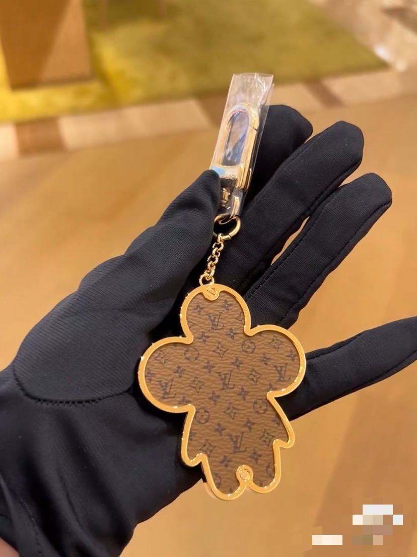 Micro keychain's packaging