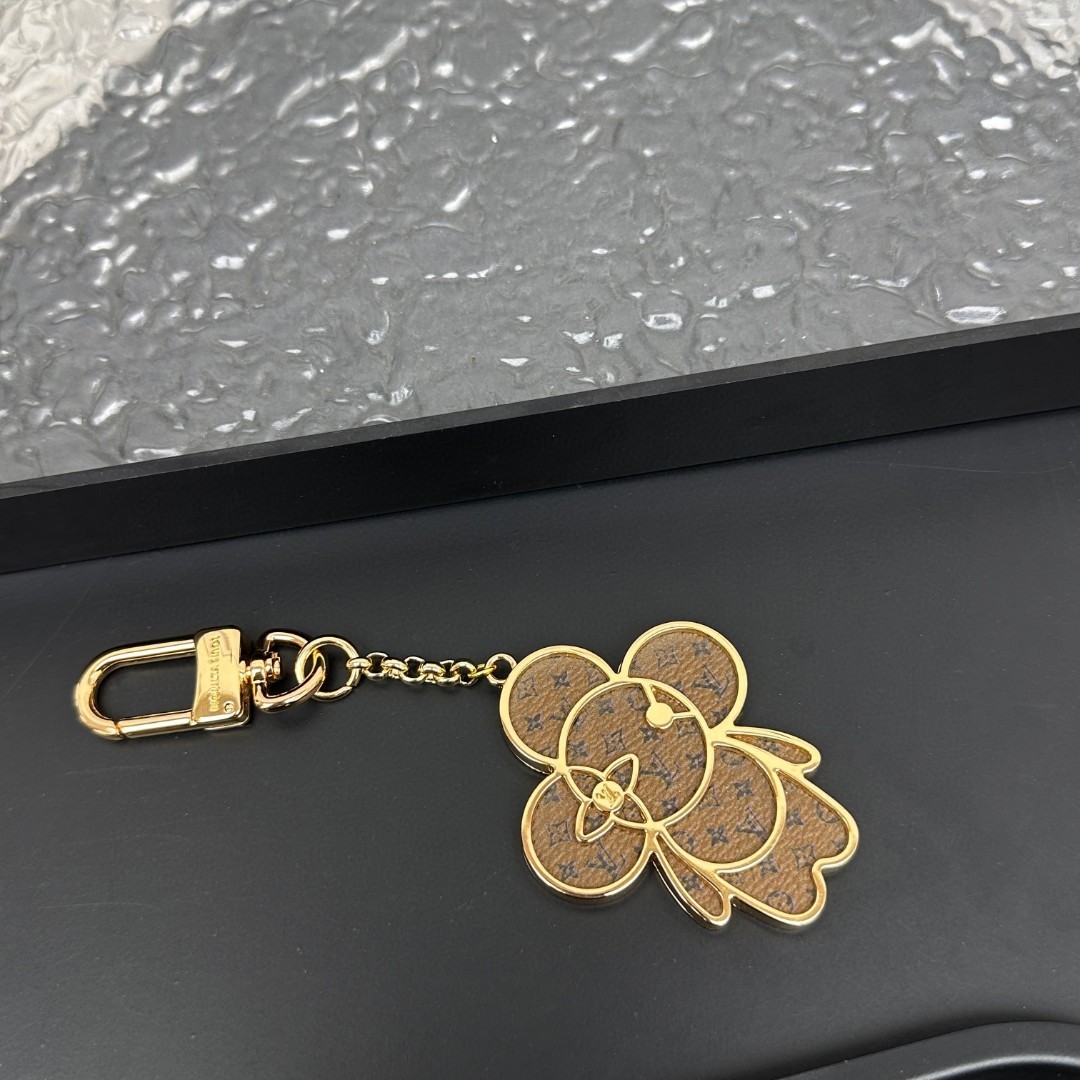 Size comparison of the micro keychain