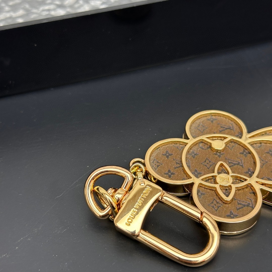 Micro keychain from various angles