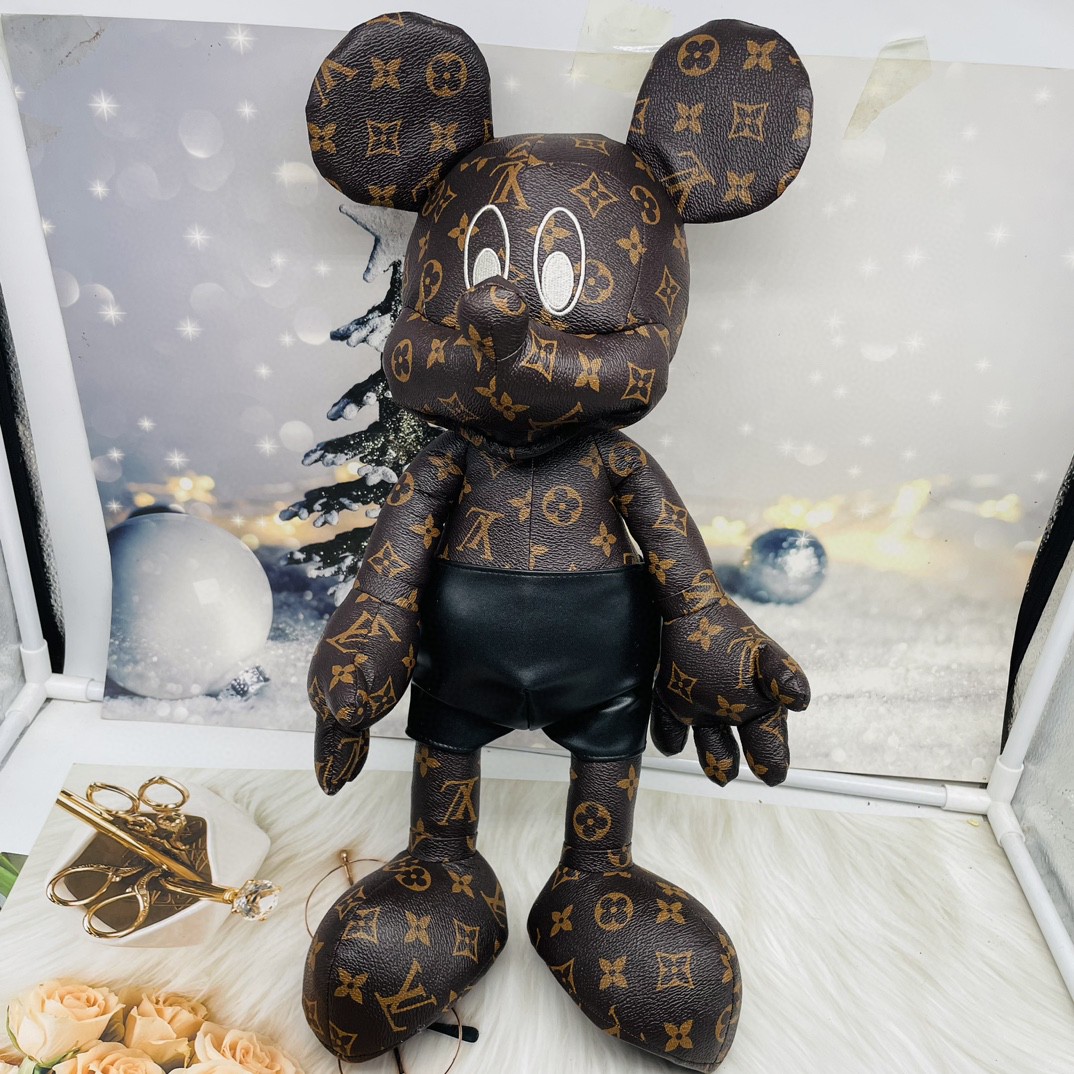 Front view of a 50cm bulldog doll handbag
