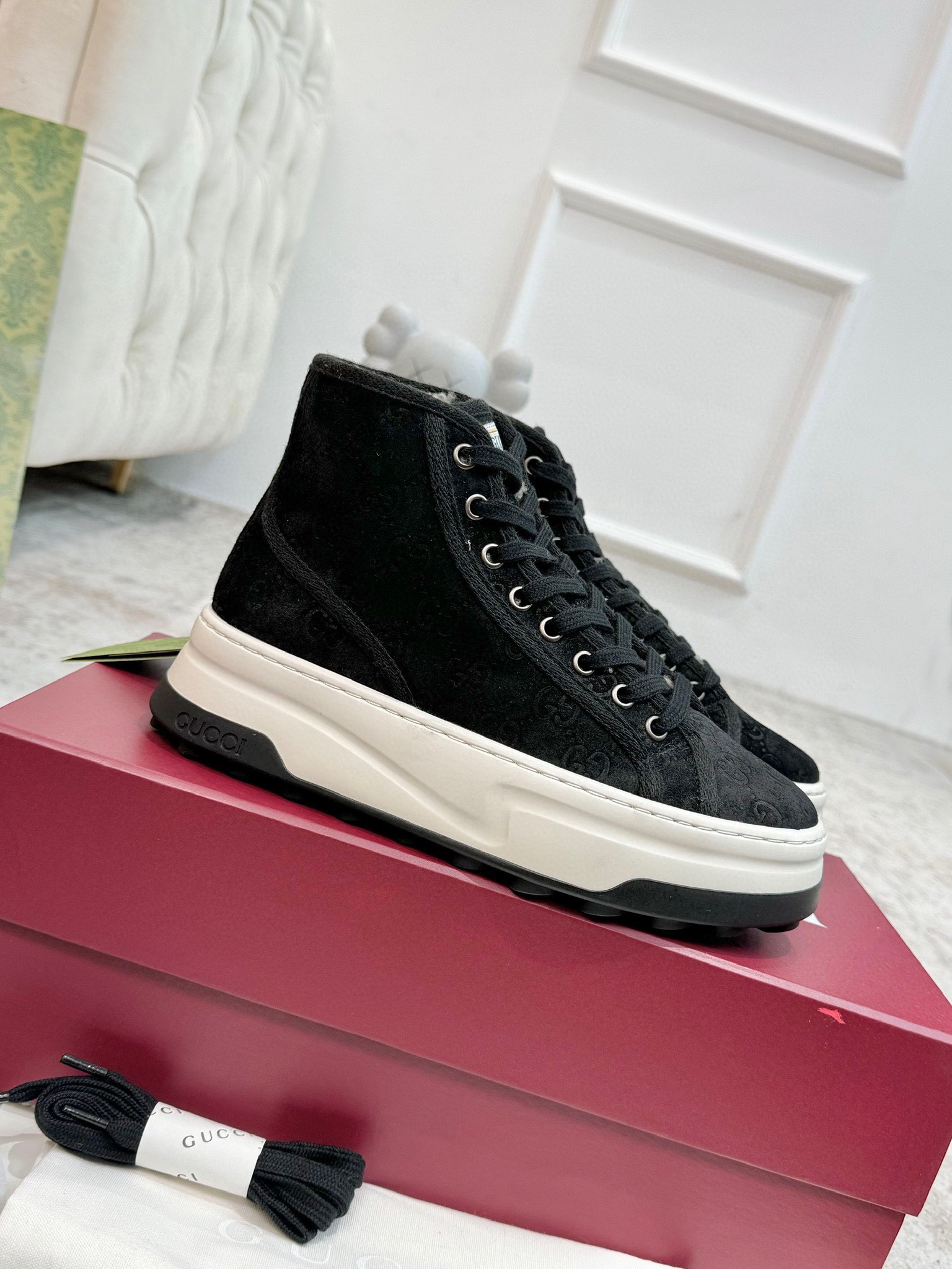 NO:556256,The new 1977 thick-soled furry shoes keep her warm this winter [turn in circles][turn in circles][turn in circles] Embossed A-grade cow suede Customized lamb curls Latest red packaging Female 35-40 (34, 41 can be customized) Male 39-44 (45 can be customized) Female, male,198609091977厚底毛毛鞋上新穿上她这个冬天暖洋洋[转圈][转圈][转圈] 压纹A级牛反绒 定制羊羔卷毛 最新红色包装 女35-40（34、41可定）男39-44（45可定） 女,男,,Men's shoes