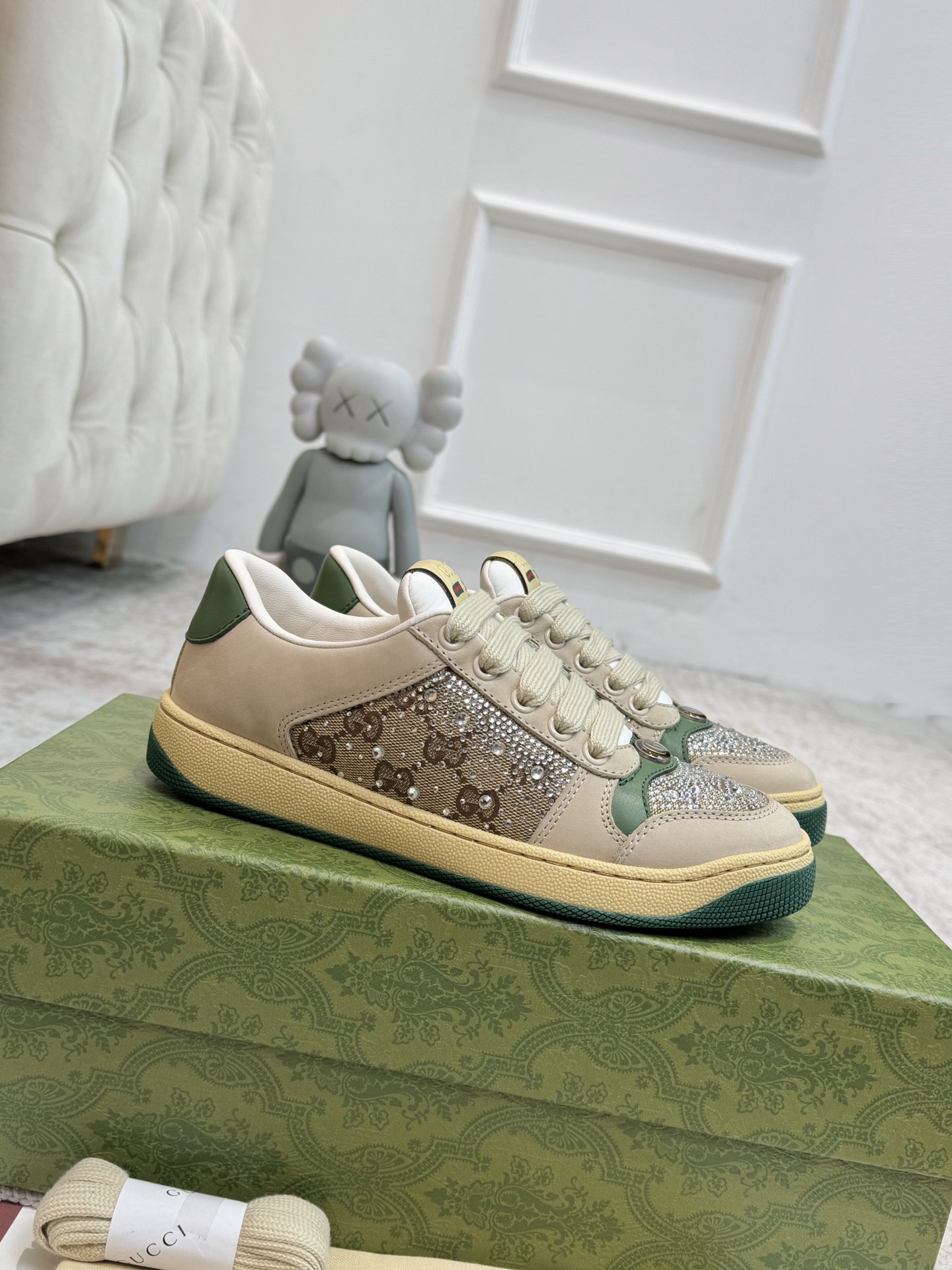 NO:409920,Gucci ———A new upgraded Gucci small dirty shoes couples model, early spring new model...GG series old casual small dirty shoes catwalk original development and purchasing level version...Metal double G crystal cylindrical mark...Gucci original webbing...Exclusive colored cowhide fabric, original towel fabric is delicate, softer, more comfortable and breathable, private molded steel stamping two-color original TPU sole (lower layer wide, upper layer narrow) spot, matching packaging...35-40 women's style, casual shoes/sports shoes, gucci, sneakers, cowhide19860909Gucci———全新升级Gucci小脏鞋情侣款 早春新款……GG系列做旧休闲小脏鞋走秀款 原版开发代购级别版本……金属双G水晶圆柱形标……Gucci原版纹织带…… 专属擦色牛皮面料,原版毛巾布里细腻柔软更舒适透气,私模钢印双色原版TPU大底(下层宽,上层窄) 现货,配套包装……35—40 女款,休闲鞋/运动鞋,gucci,sneakers,cowhide,Women's Shoes