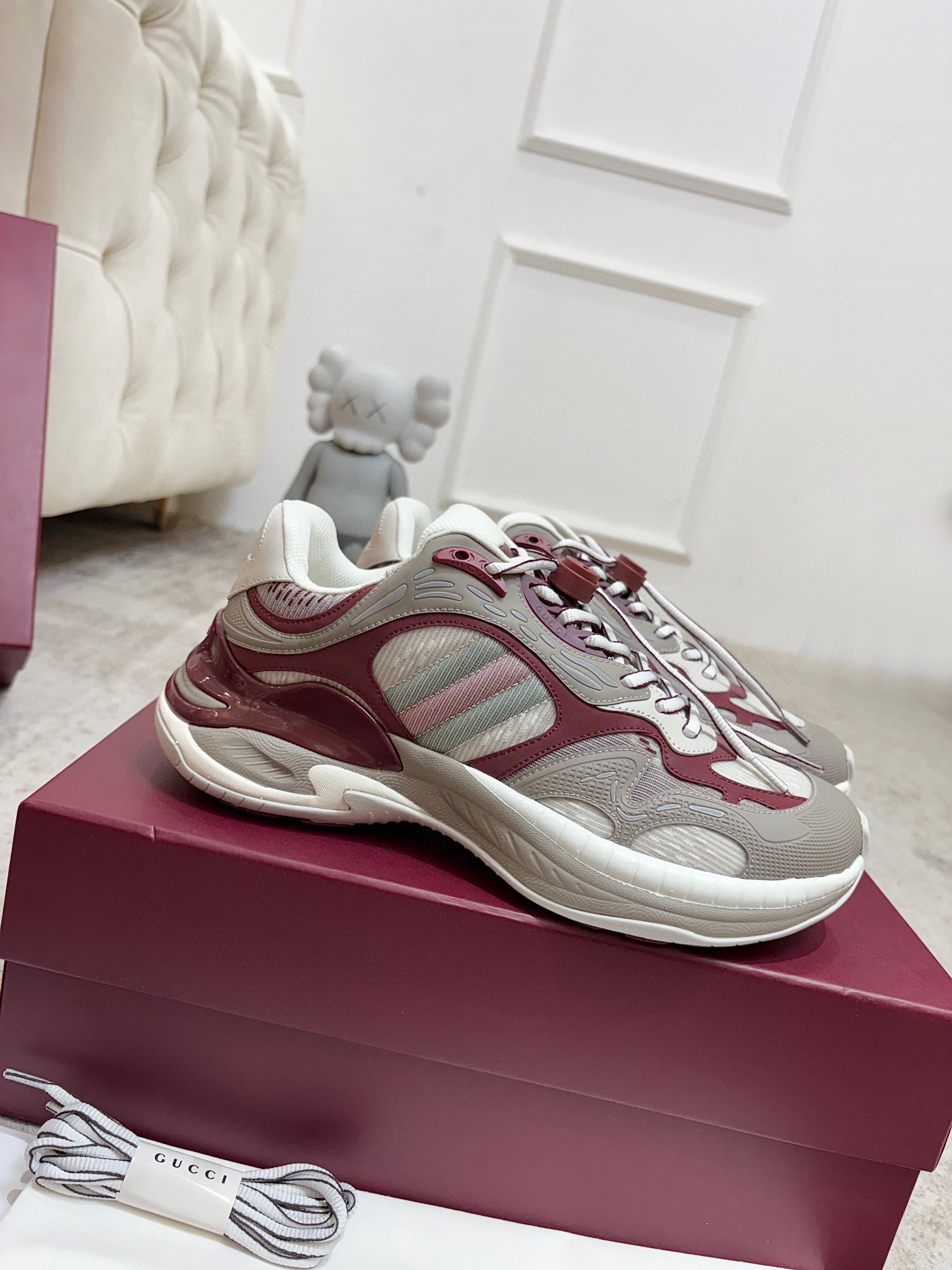 NO:409935,GUCCI Guqi new dad shoes top version purchasing level High version The original disassembly took more than 3 months to develop 1:1. The version was upgraded again, chip, packaging, imported mesh, and made with computer cars. Couple model, versatile in all seasons, fashionable, personality, unique, full series of layouts, welcome to picture consultation Outsole: latest original development TPU vacuum Upper: original mesh, super breathable Full set of packaging Medium and low-end LOGO Size: Women's size 35-40 Men's size 38-45 (38 45 custom-made, dad shoes, gucci19860909GUCCI古奇新款老爹鞋 顶级版本代购级别 高版本 原版拆解耗时3个多月1:1开发,版本再次升级、芯片、包装、采用进口网面,全用电脑车制作 情侣款 四季百搭 时尚 个性 与众不同 全系列版面,欢迎来图咨询 大底:最新原版开发TPU真空 鞋面:原版网面,超透气 全套包装 中低带LOGO 码数:女码35-40 男码38-45(38 45定做,老爹鞋,gucci,Women's Shoes