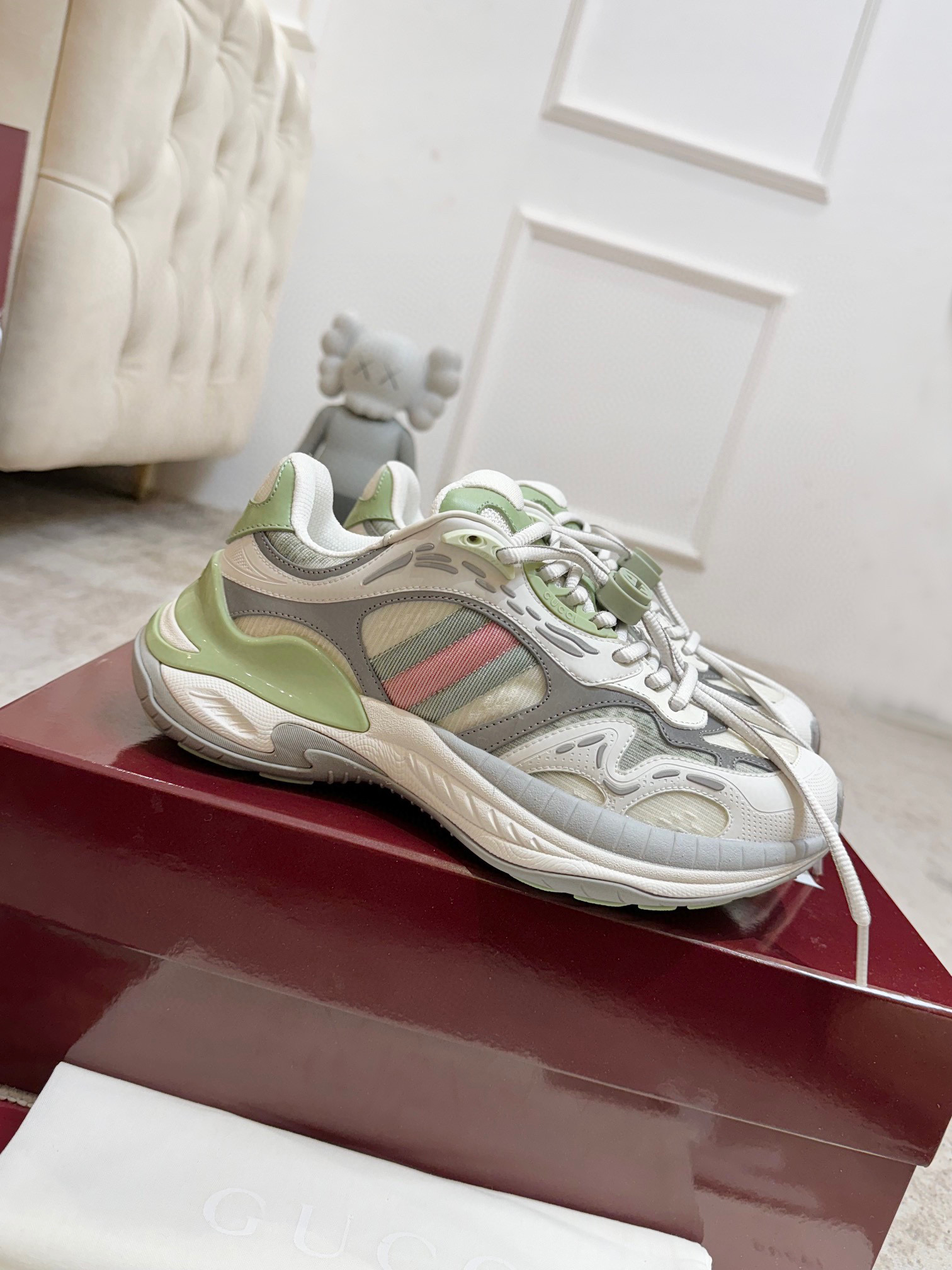 NO:819540,GUCCI Gucci's new dad shoes, top version purchase level, high version. The original disassembly took more than 3 months to develop 1:1. The version has been upgraded again, chips, packaging, imported mesh, all made with computer machines. Couple style, versatile for all seasons, fashionable, unique, full range of layouts, welcome to consult with pictures. Outsole: the latest original developed TPU vacuum. Upper: original mesh, super breathable. Full package. Medium and low belt LOGO code number: women's code 35-40.  Men's size 38-45 (38 45 custom-made, casual shoes/sports shoes, gucci, sneakers19860909GUCCI古奇新款老爹鞋 顶级版本代购级别 高版本 原版拆解耗时3个多月1:1开发,版本再次升级、芯片、包装、采用进口网面,全用电脑车制作 情侣款 四季百搭 时尚 个性 与众不同 全系列版面,欢迎来图咨询 大底:最新原版开发TPU真空 鞋面:原版网面,超透气 全套包装 中低带LOGO 码数:女码35-40 男码38-45(38 45定做,休闲鞋/运动鞋,gucci,sneakers,Women's Shoes