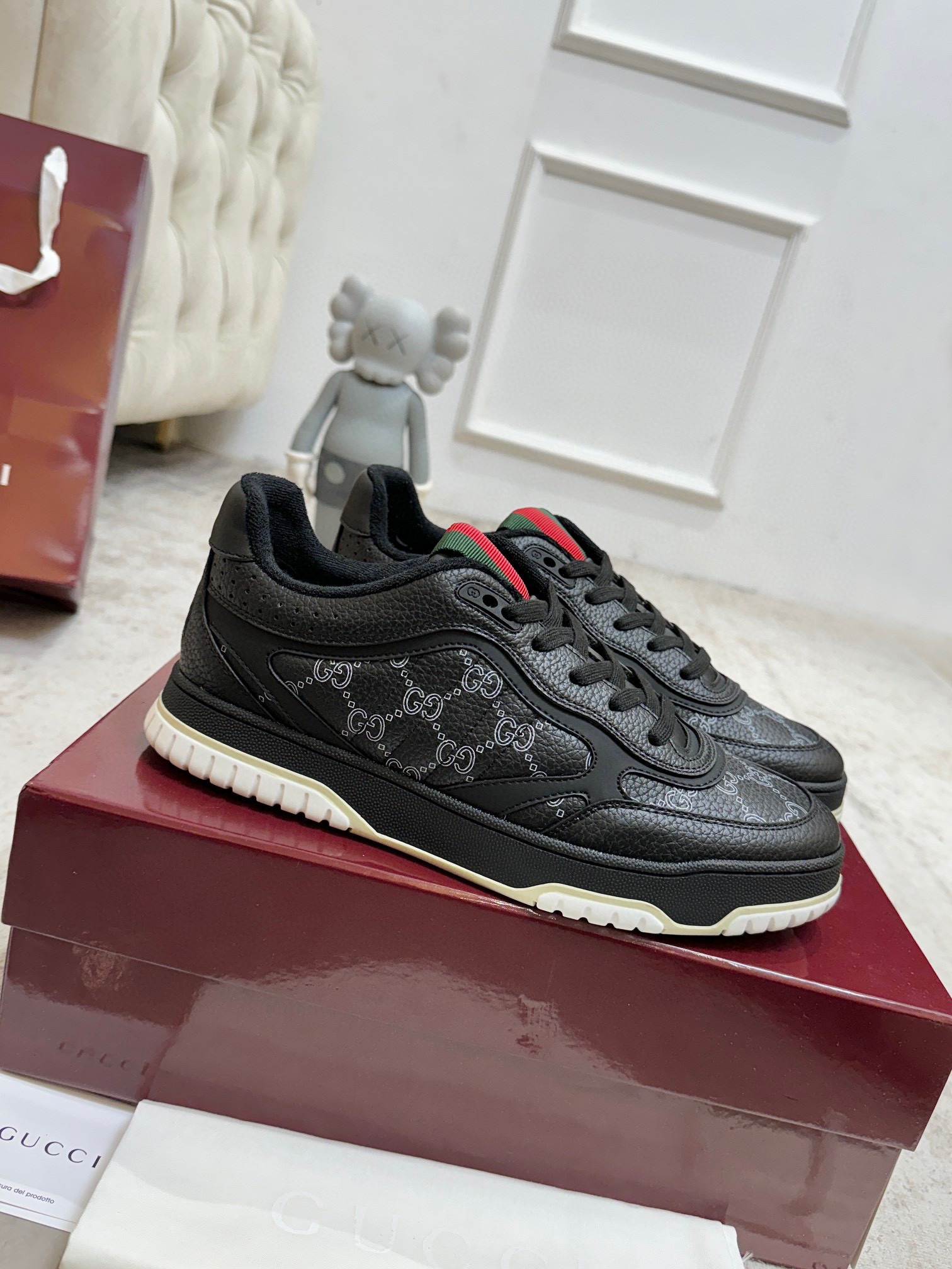 NO:625608,Female P Male P The first Gucci white shoes on the whole network, the purchased version of the original replica is a one-to-one molded IP light material sole!  Calfskin upper, water-dyed sheepskin lining, full package of cowhide for feet. Highest version. Size: 35-40 for women, 39-45 for men, casual shoes/sports shoes, gucci, sneakers, cowhide, sheepskin19860909女P男P 全网首发 Gucci小白鞋,代购版原版复刻一比一开模IP轻料底！鞋面小牛皮,内里水染羊皮,垫脚牛皮全套包装 最高版本 码数:女35-40 男39-45,休闲鞋/运动鞋,gucci,sneakers,cowhide,sheepskin,Women's Shoes