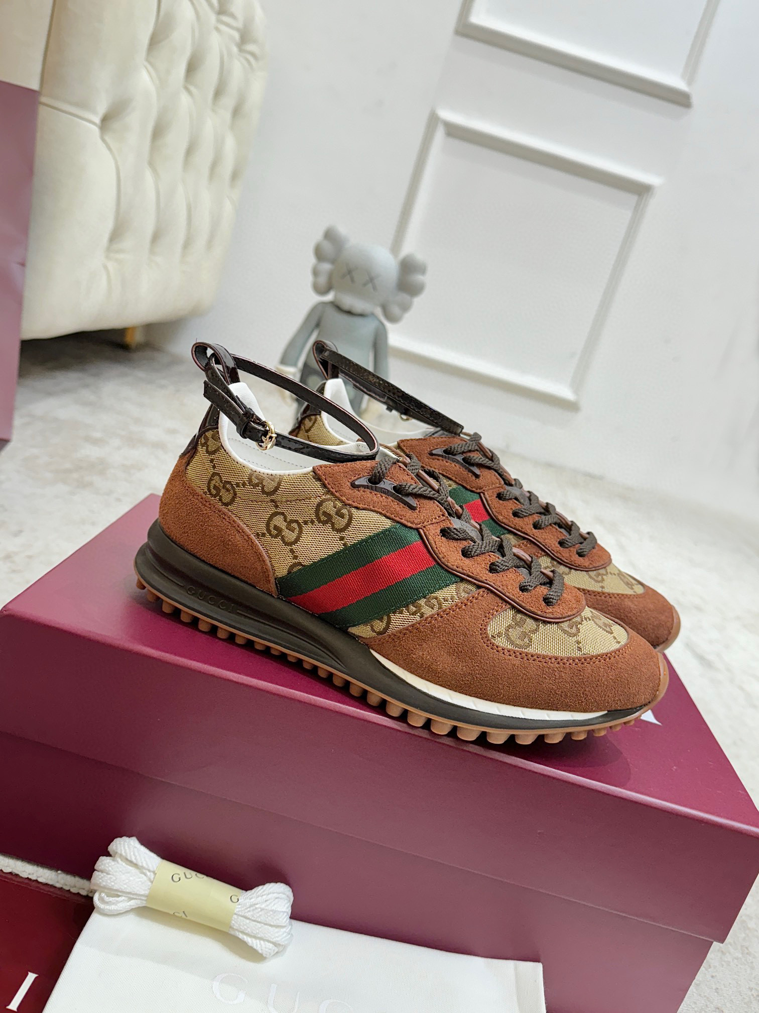 NO:625593,Women's sizes 35-41, women's 41 can be customized and non-returnable. Gucc*2025 new Re-Motio series Forrest Gump sneakers, a 1:1 replica of the original version. This sneaker can be worn twice, with detachable and adjustable ankle straps. The light and flexible outsole has been specially treated and is filled with a rich retro style #waffleshoes # casual sneakers that keep up with the trend #gucci sneakers, dad shoes, gucci, sneakers19860909女码35-41码,女41定做不退换 Gucc*2025新款Re-Motio系列阿甘运动鞋,原版1比1复刻,这款运动鞋可两穿哦,可拆卸可调节踝部绑带,轻盈且灵活的外底经过特殊处理,洋溢着浓郁的复古风情#华夫鞋 #跟上潮流的休闲运动鞋 #gucci运动鞋,老爹鞋,gucci,sneakers,Women's Shoes