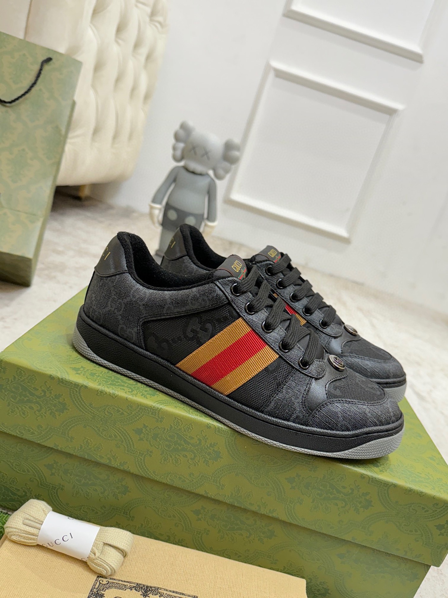 NO:706036,Gucci - newly upgraded Gucci dirty shoes for couples, early spring style... GG series old casual dirty shoes catwalk style, original development and purchase level version... metal double G crystal cylindrical mark... Gucci original pattern ribbon... Exclusive color rubbed cowhide fabric, original terry cloth is delicate, soft and more comfortable and breathable, privately stamped two-color original TPU outsole (lower layer is wider, upper layer is narrow) Ready in stock, matching packaging... 35-40/39-44 regular size for women  Men's, casual shoes/sports shoes, gucci, sneakers, cowhide19860909Gucci———全新升级Gucci小脏鞋情侣款 早春新款……GG系列做旧休闲小脏鞋走秀款 原版开发代购级别版本……金属双G水晶圆柱形标……Gucci原版纹织带…… 专属擦色牛皮面料,原版毛巾布里细腻柔软更舒适透气,私模钢印双色原版TPU大底(下层宽,上层窄) 现货,配套包装……35—40/39—44正码 女款 男款,休闲鞋/运动鞋,gucci,sneakers,cowhide,Women's Shoes