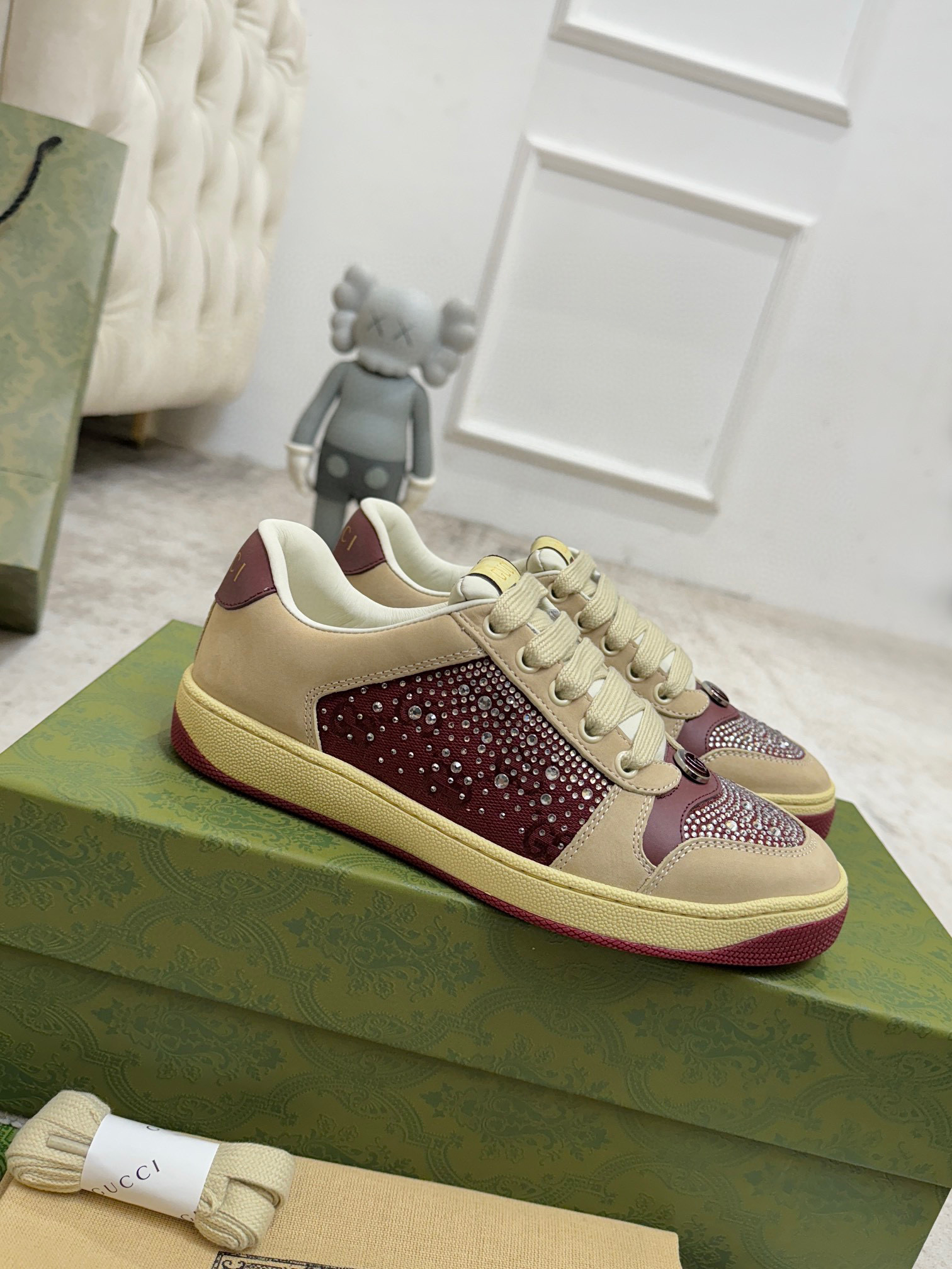 NO:706039,Gucci - Newly upgraded Gucci dirty shoes for couples, 2025 early spring new style... GG series of old casual dirty shoes, catwalk style, original development and purchase level version... Metal double G crystal cylindrical logo... Gucci original pattern ribbon... Exclusive color rubbed cowhide fabric, original terry cloth is delicate, soft and more comfortable and breathable, privately stamped two-color original TPU outsole (lower layer is wider, upper layer is narrow) Ready in stock, matching packaging... 35-40/39-44 regular size  Women's models, casual shoes/sports shoes, gucci, sneakers, cowhide19860909Gucci———全新升级Gucci小脏鞋情侣款 2025早春新款……GG系列做旧休闲小脏鞋走秀款 原版开发代购级别版本……金属双G水晶圆柱形标……Gucci原版纹织带…… 专属擦色牛皮面料,原版毛巾布里细腻柔软更舒适透气,私模钢印双色原版TPU大底(下层宽,上层窄) 现货,配套包装……35—40/39—44正码 女款,休闲鞋/运动鞋,gucci,sneakers,cowhide,Women's Shoes